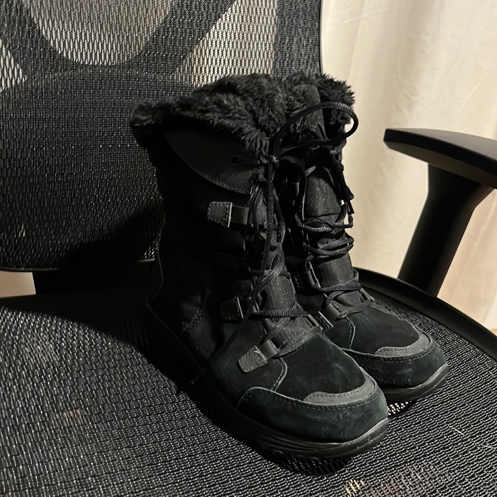 Columbia Black Fur-Lined Winter Boots